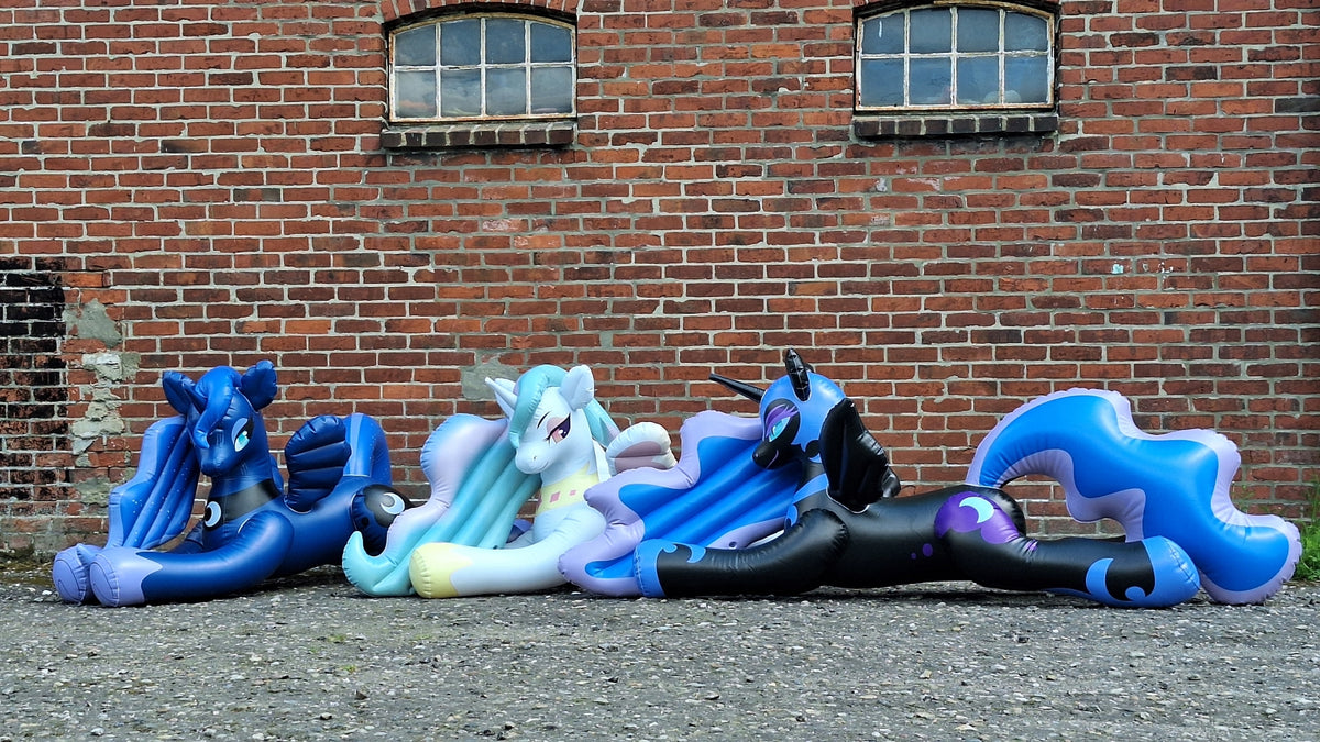 Praise the Sun - inflatable pony by Kilian – Horseplay Toys
